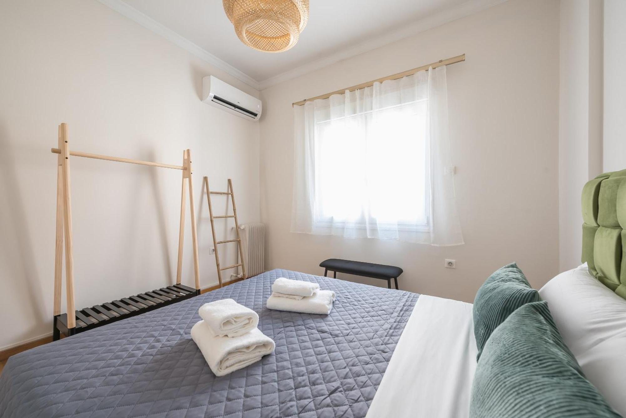 Stylish 2 Bd Urban Retreat Near Panormou Metro Apartment Athens Exterior photo